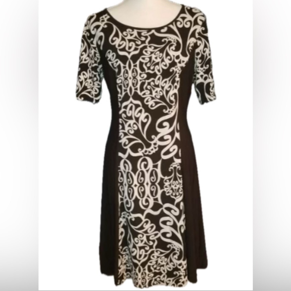 Chic Sami & Jo Black and White Scroll Pattern Slimming Fit & Flare Panel Dress